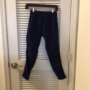 Lululemon size 6, pants 7/8 length